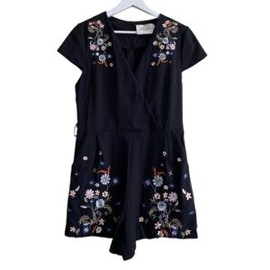 Alex Vinash Women’s Embroidered Floral Romper Size L‎ Black V Neck